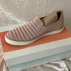Naturalizer Blush Textured Loafers